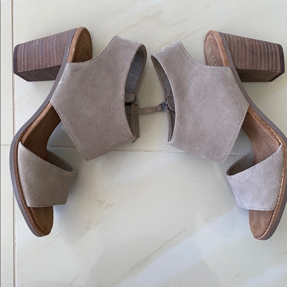Toms Shoes - NWOT Tom’s Beige Suede Marjorca Block Sandals